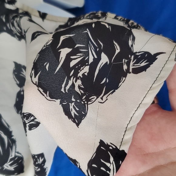 Torrid sz 0 white open back top with black roses - Picture 7 of 12